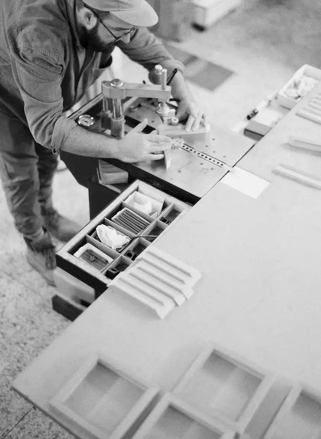 Artisan working at a frame joining station